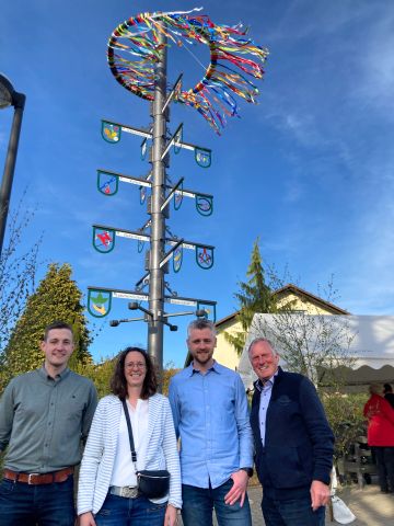 Lhoist-Kalkwerk H&ouml;nnetal sponsort Maibaum f&uuml;r Balve-Beckum