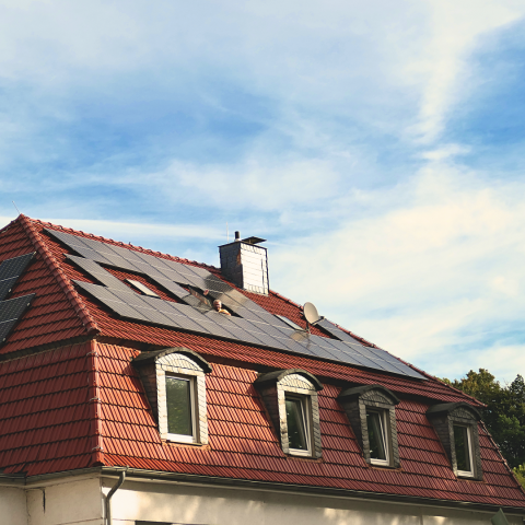 Inbetriebnahme der ersten PV-Anlage auf dem Dach der Werksverwaltung im H&ouml;nnetal